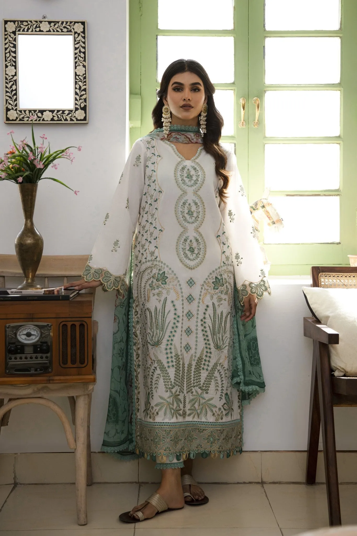 Aabyaan Afsaneh Luxury Lawn Collection – Taliah (AL-01)