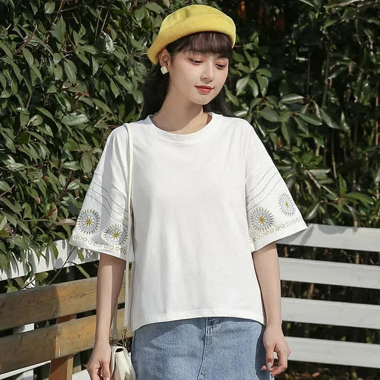 Chic Embroidery Sleeve Round Neck Loose T-shirt