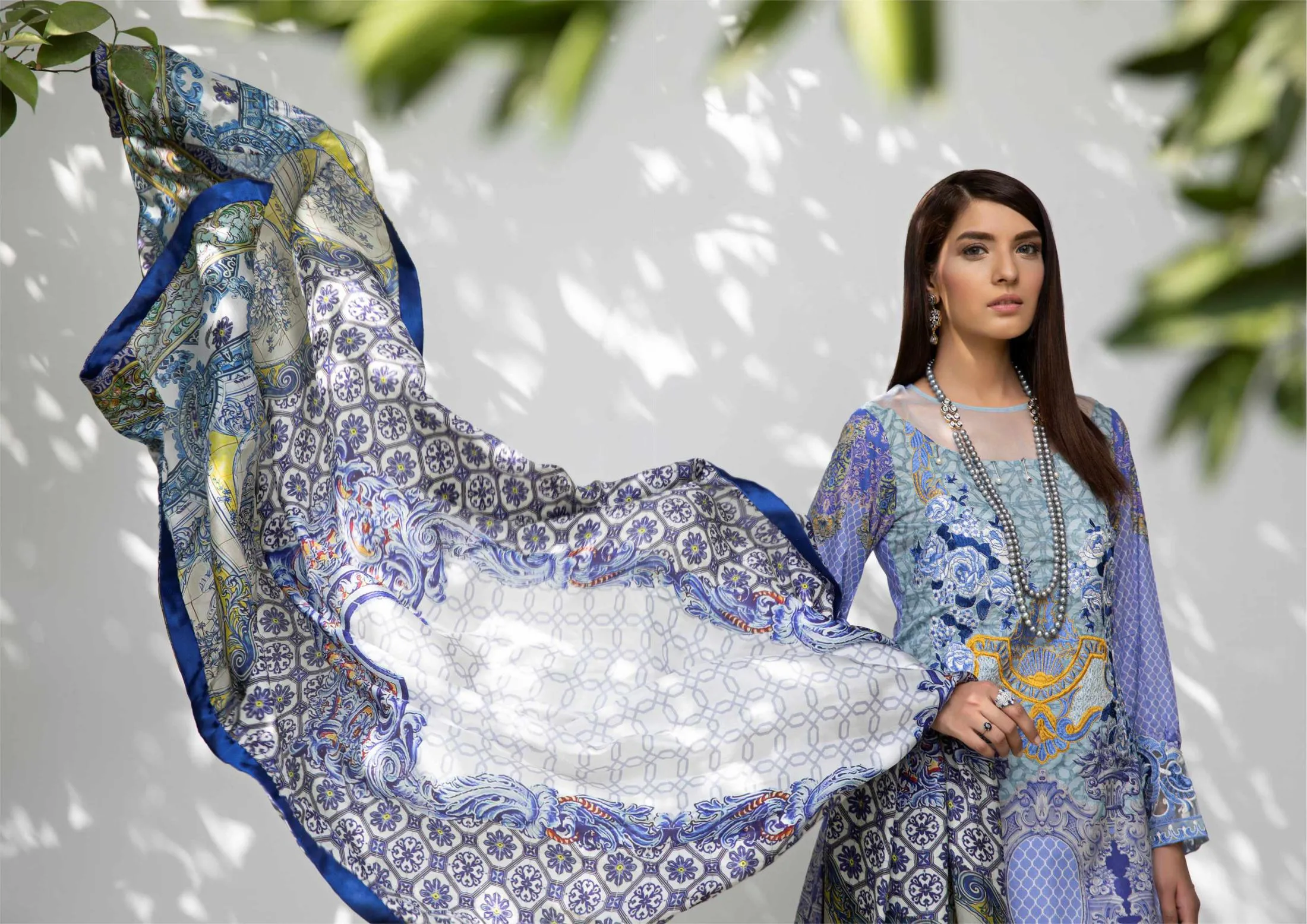 Hina Shah Luxury Lawn Collection 2018 – Bluu HS-06