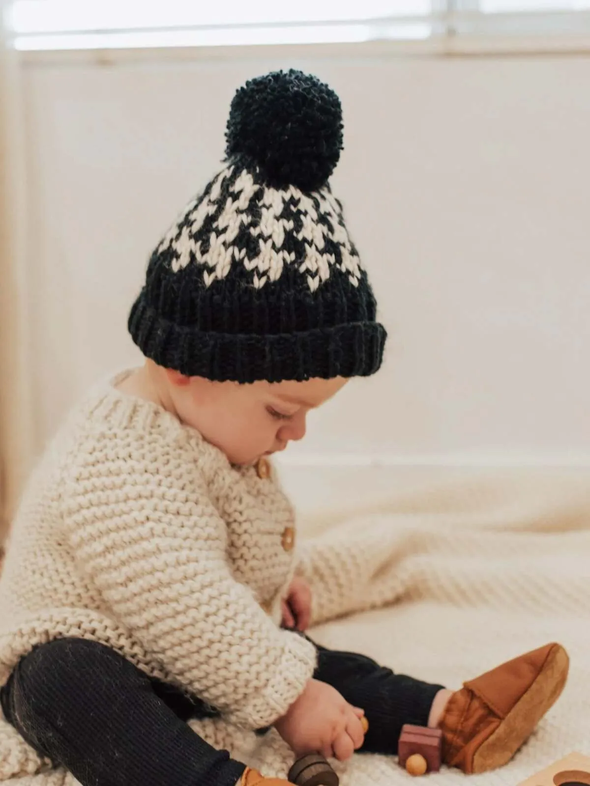 Houndstooth Knit Pom Hat