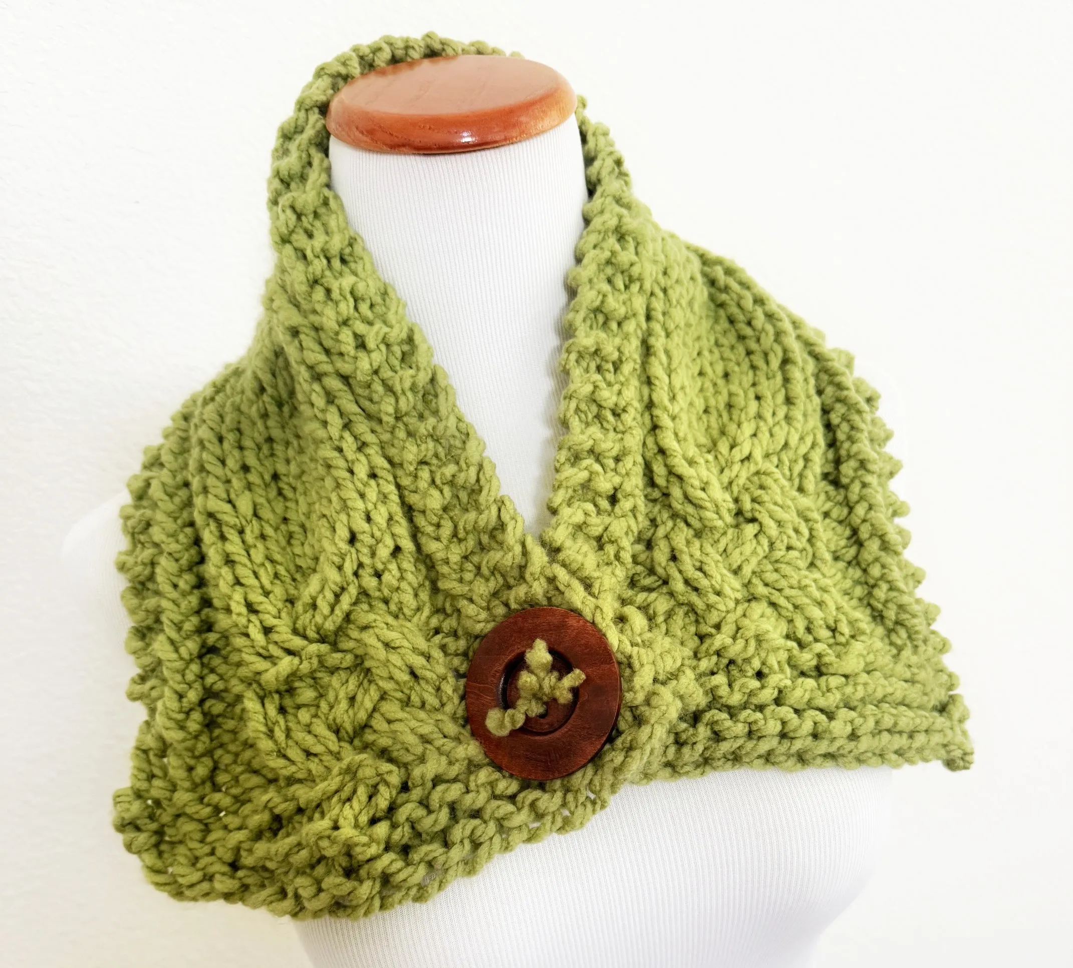 Knots and Twists, cowl & beanie set