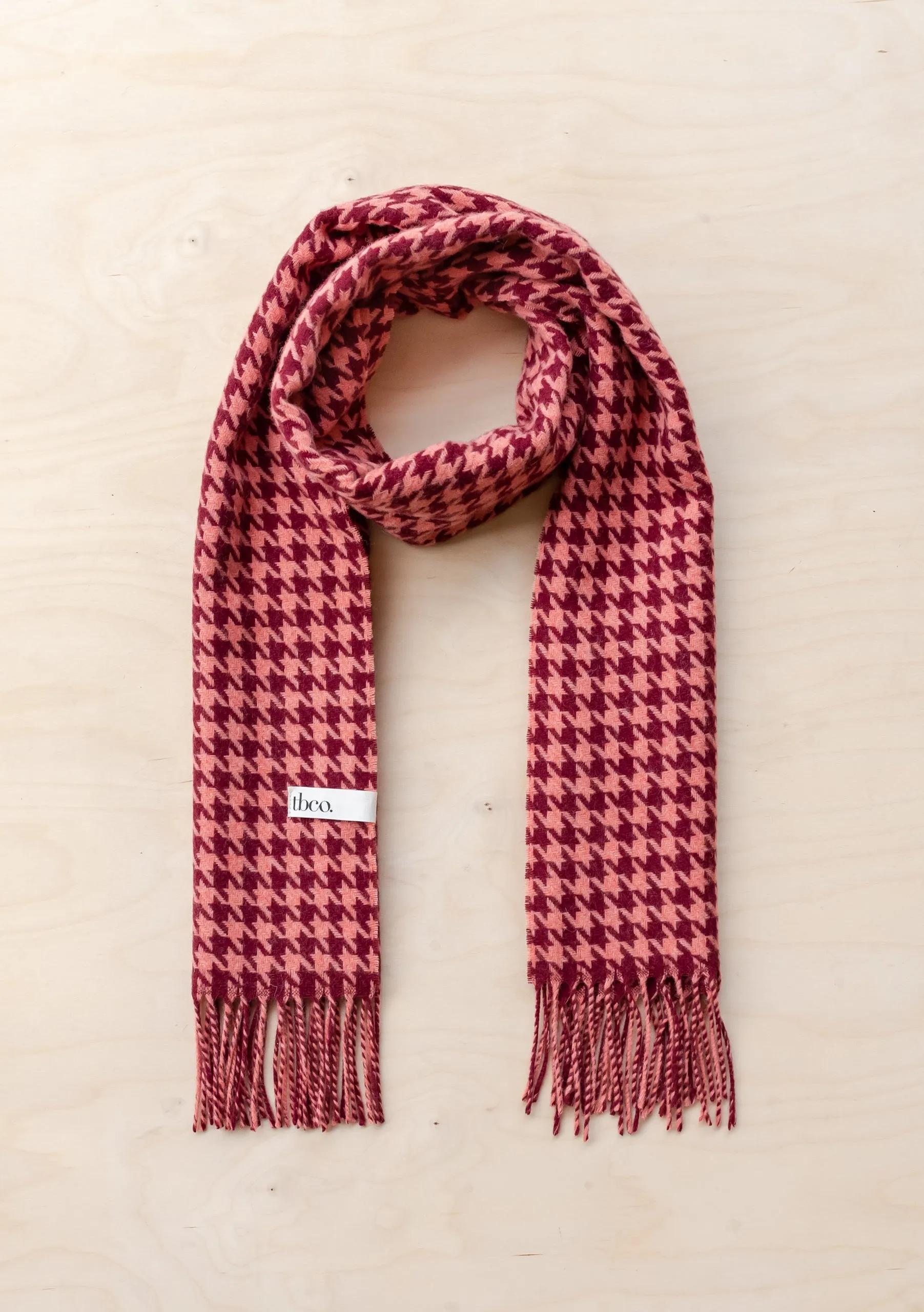 Men's Lambswool Scarf in Berry Houndstooth