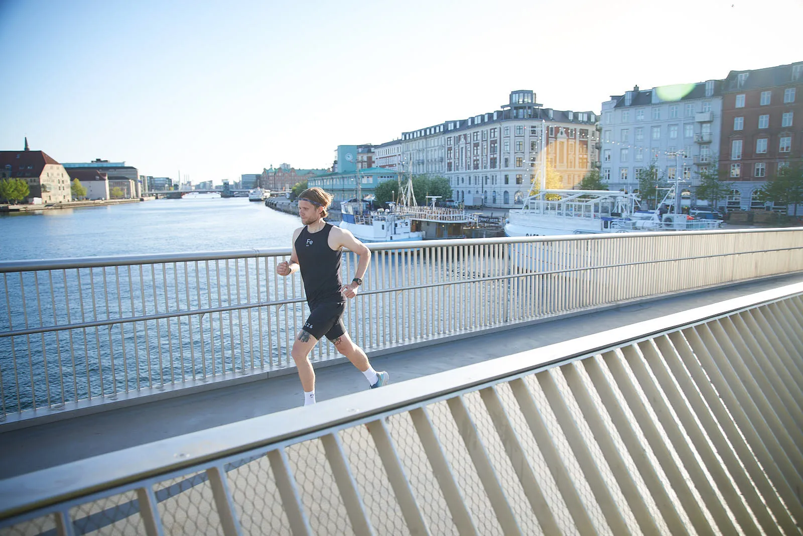 The Running Singlet - Black, Odour free | Fe226 - Left in size XL