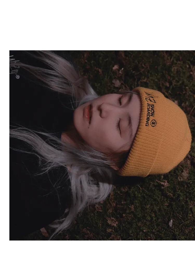 Uhznus Black Knit Beanie