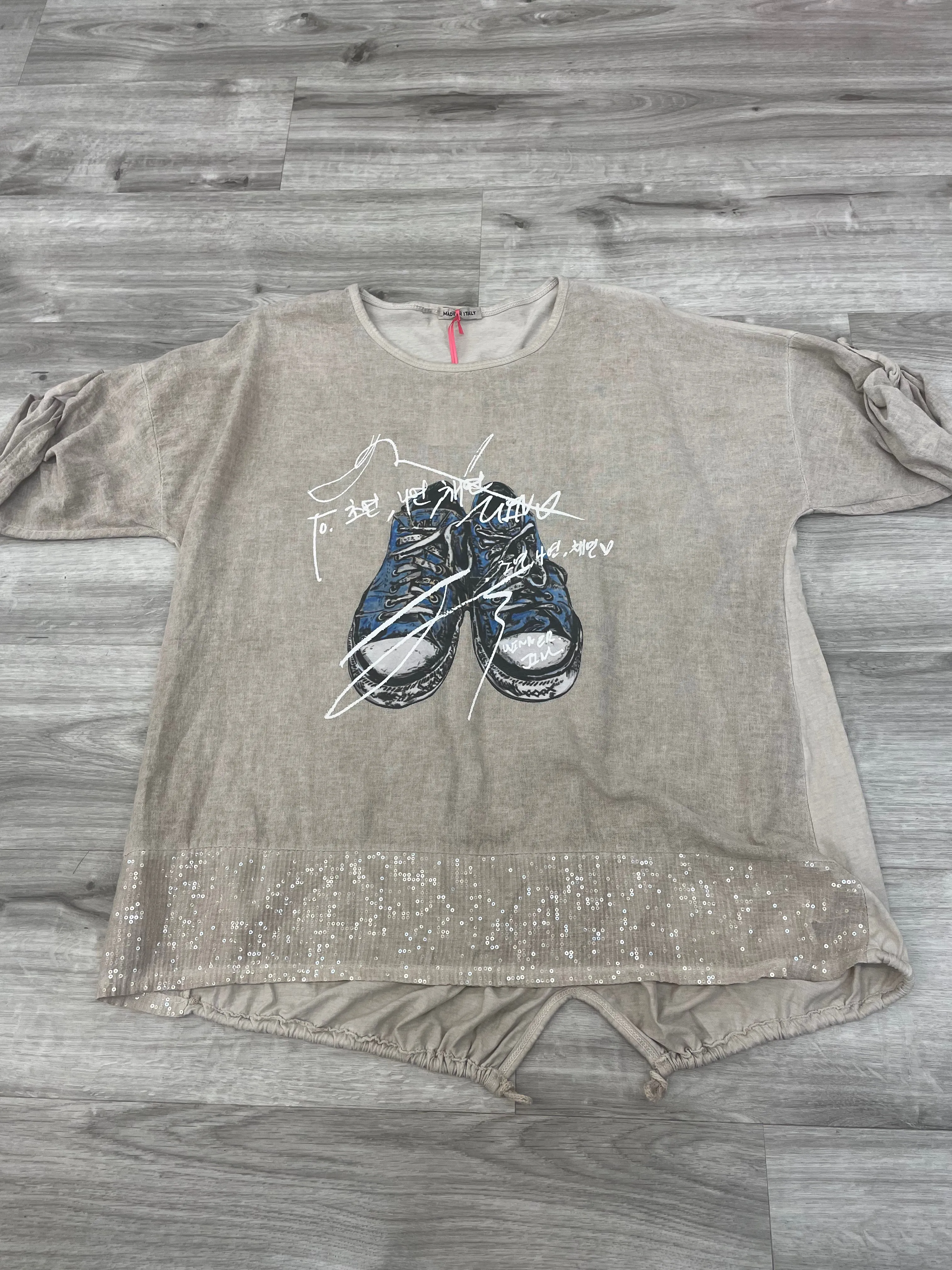 Yolly Graffiti Sneaker Top